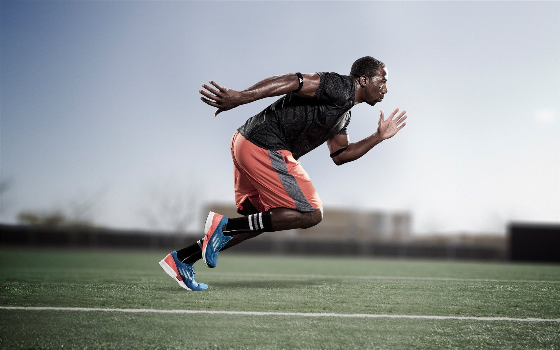 斯文施瓦茨800米发挥稳定，拳击施瓦茨